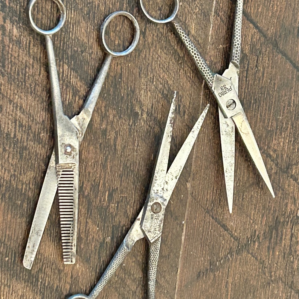 Three Vintage Barber Shears - Picture 9 of 9